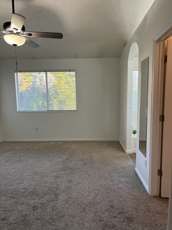 Building Photo - 948 E 180 N