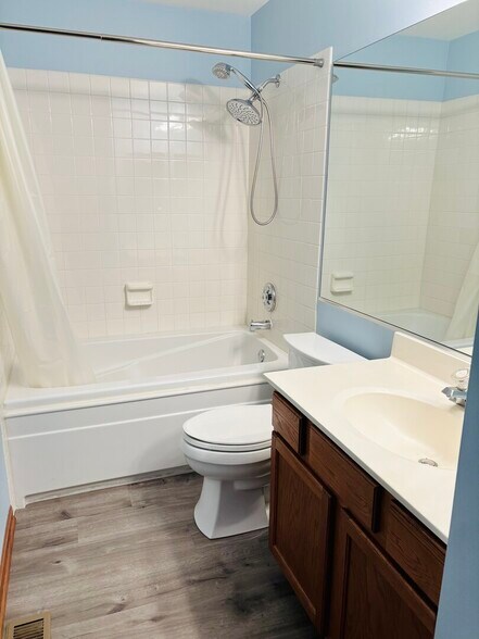 Building Photo - 2016 Harrison Ave