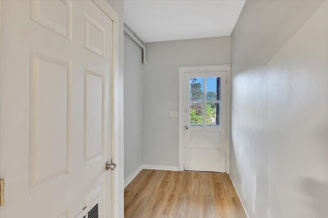 Building Photo - "Spacious 3-Bed Home at 57 1/2 Saratoga Av...