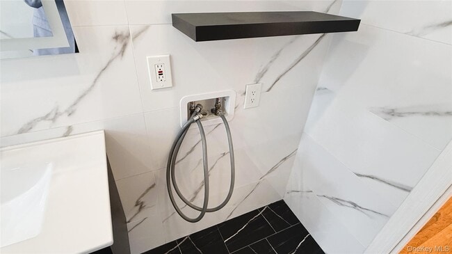 Building Photo - 50-21 Celtic Ave