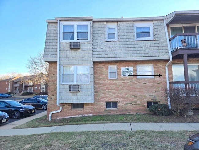 Building Photo - Updated, spacious 1st fl 1-bedroom/1-bathroom condominium with most utilities included & lots of ...