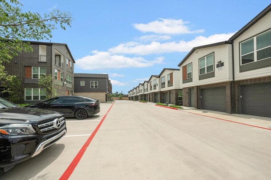 Building Photo - 10030 Garland Rd