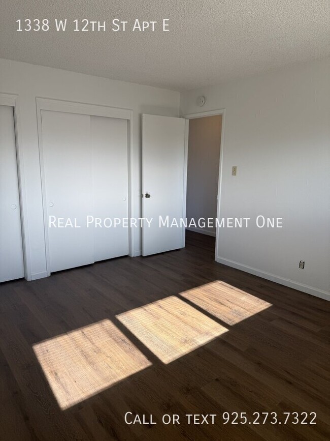 Building Photo - Refreshed 2 Bed, 1 Bath Tracy Apartment