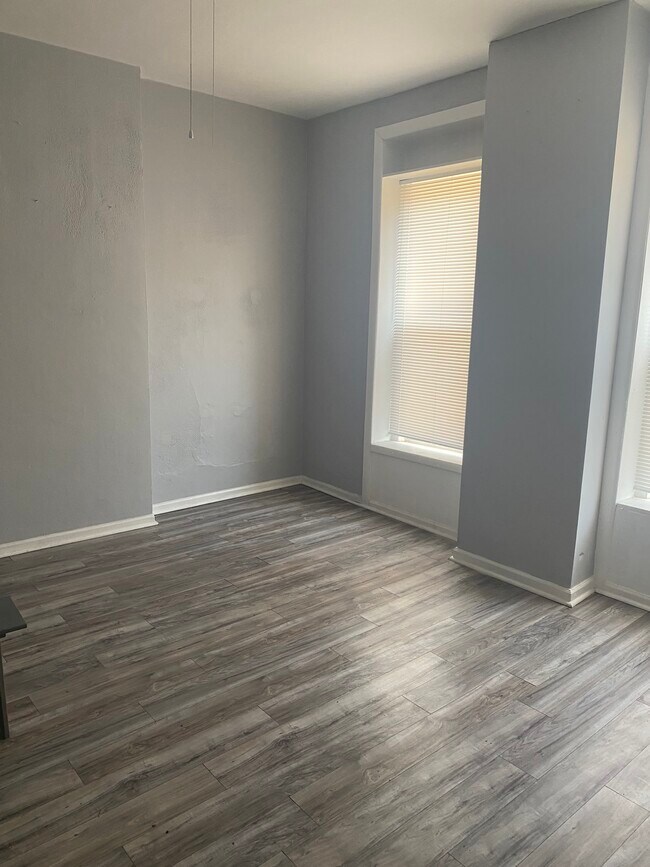 Building Photo - 3209 Iowa Ave