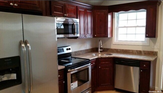 Building Photo - 66 Cedarhurst Ave