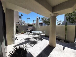 Building Photo - 1100 E Amado Rd