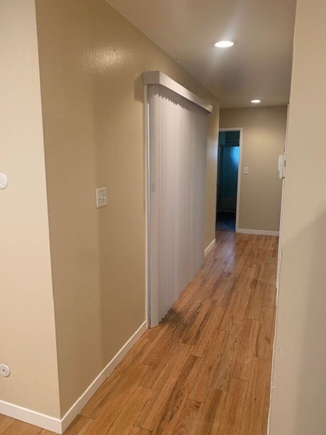 Building Photo - 3 br, 2 bath House - 1318 TOPAZ WAY
