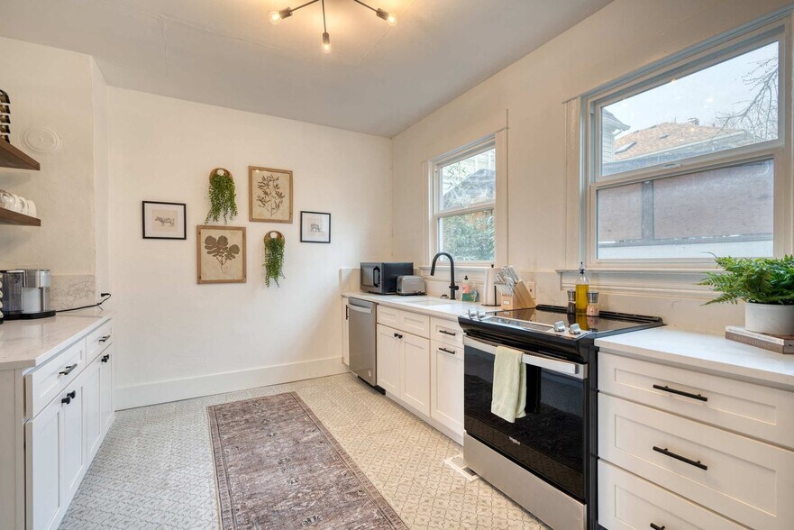 Building Photo - 1032-1036-1036 SE 12th Ave