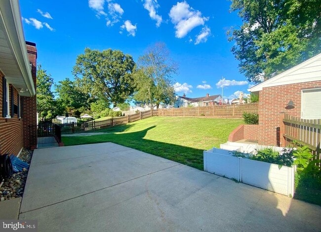 Building Photo - 6201 Hillview Ave