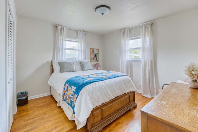 Building Photo - 312 Crestview Dr