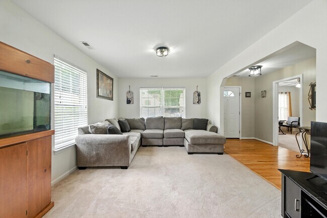 Building Photo - 5900 Montpelier Dr