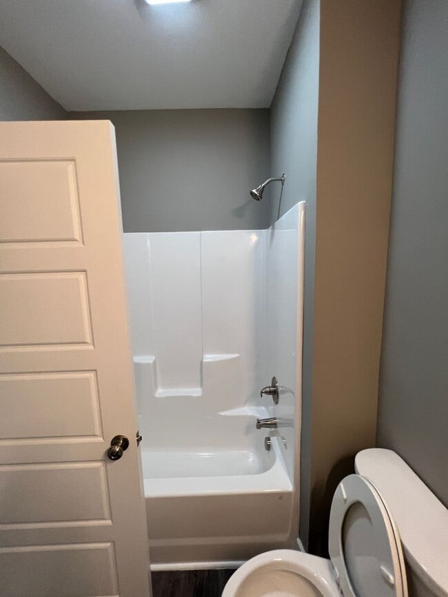 Building Photo - 1327 Park St