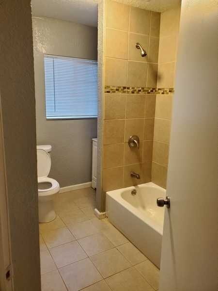 Building Photo - 304 Ruberto St