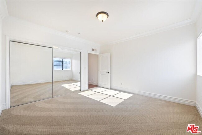 Building Photo - 12026 Hoffman St