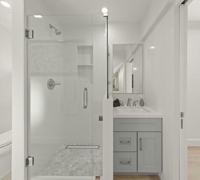 Building Photo - 272 Clay St