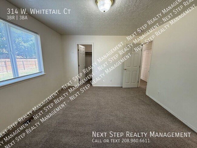 Building Photo - 314 W Whitetail Ct