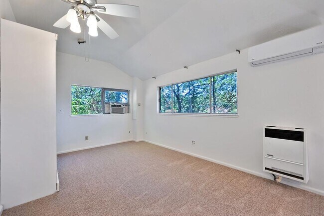 Building Photo - 3074 Sheridan St
