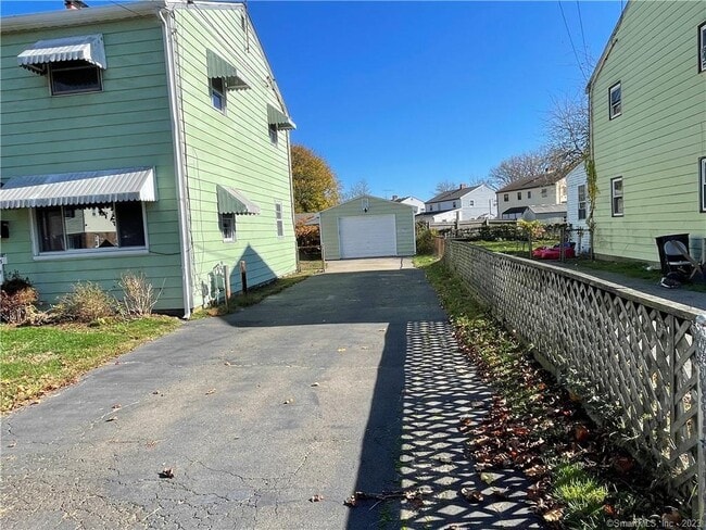 Building Photo - 213 Larkin Ct