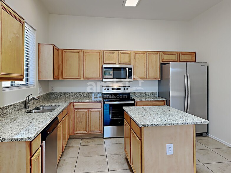 Building Photo - 350 E Calle Nacrita