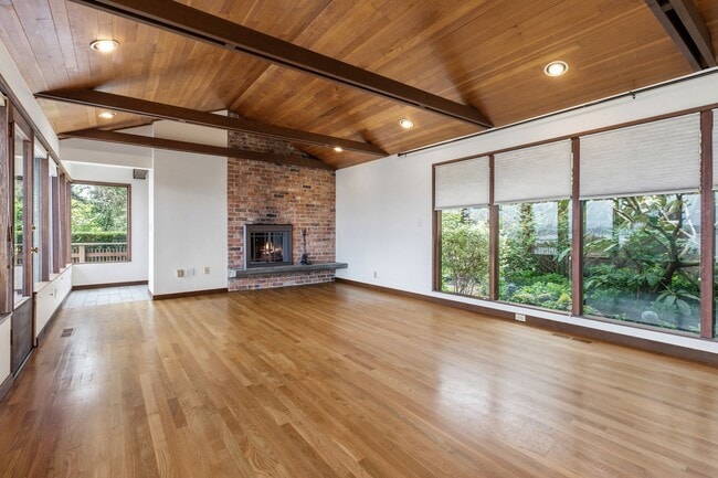 Building Photo - 4Bd/2.75Ba Seattle House