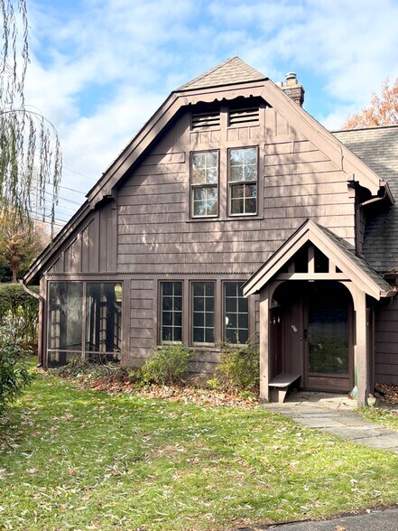 Primary Photo - 708 Rock Beach Rd