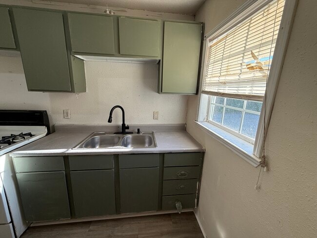 Building Photo - Lebanon rear