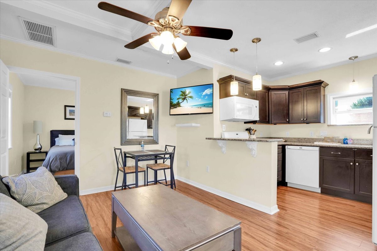 Building Photo - 537 6th St N