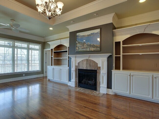 Building Photo - Coming soon! One level living in Franklin-Willow Springs