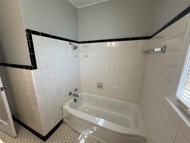 Building Photo - 3105 W Park Pl