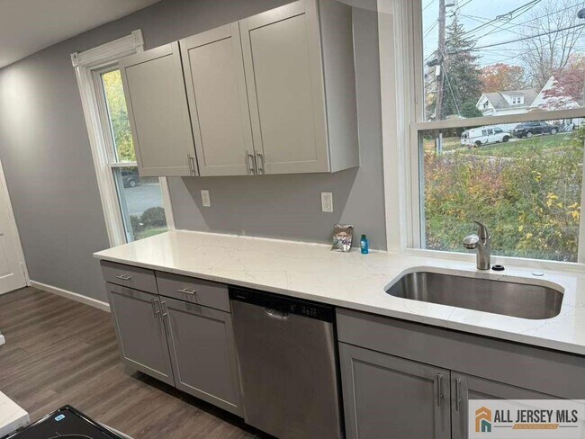 Building Photo - 107 Parkway Ave