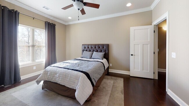 Building Photo - Heisman Villa Townhome