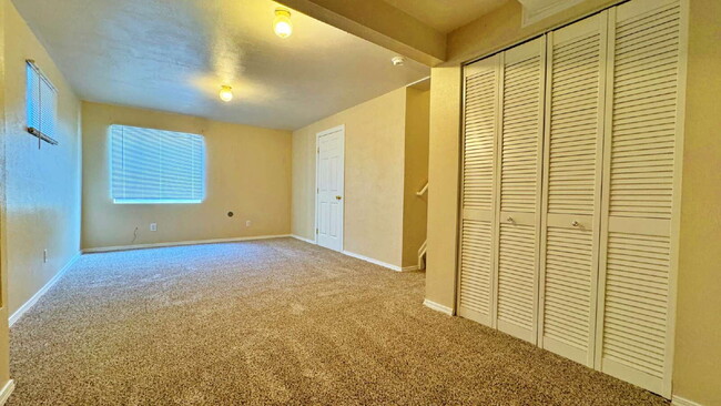 Building Photo - Fantastic Updated 3 Bed 3 Bath in Cherry Creek Schools Great Backyard 2 Car Garage