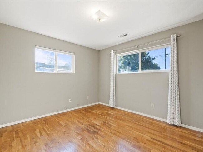 Building Photo - 3603 W Canal Dr