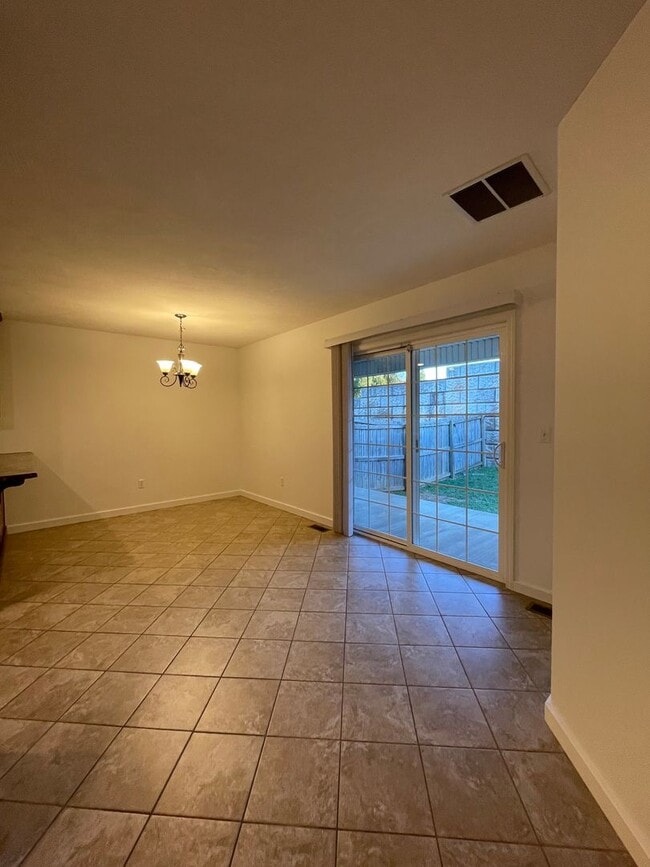 Building Photo - Kirkwood