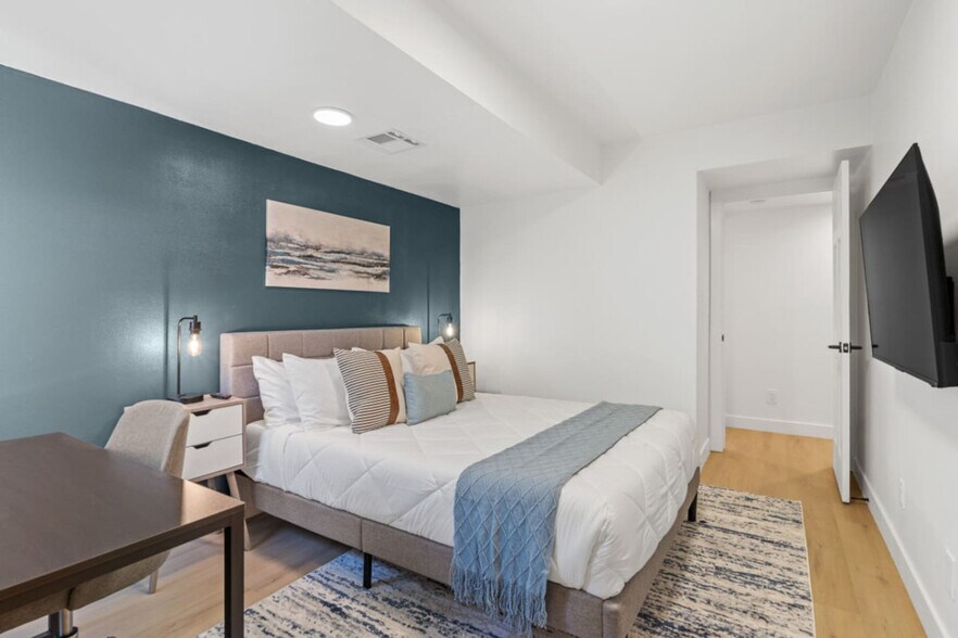 Building Photo - 4637 N 8th Pl