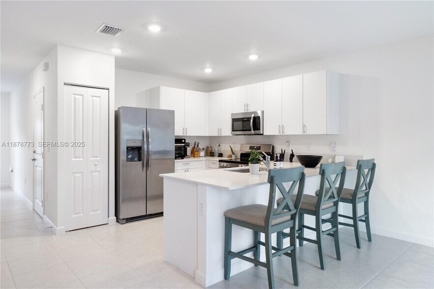 Building Photo - 5025 SW 37th St