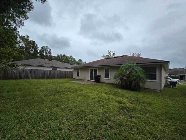 Building Photo - Move-In Special 1/2 Off First Months Rent