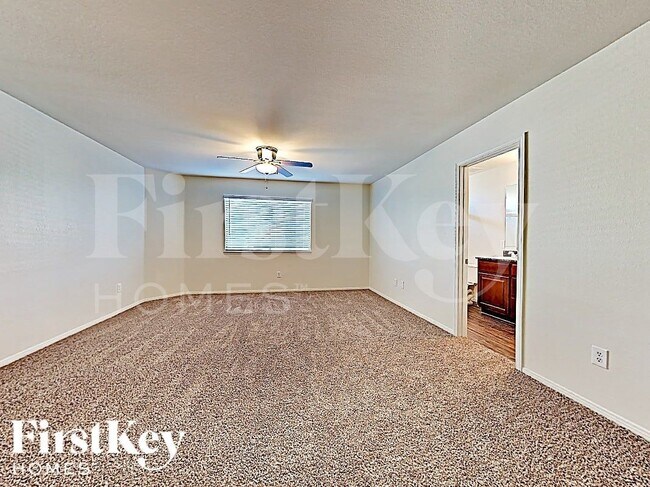Building Photo - 2045 Houdini St