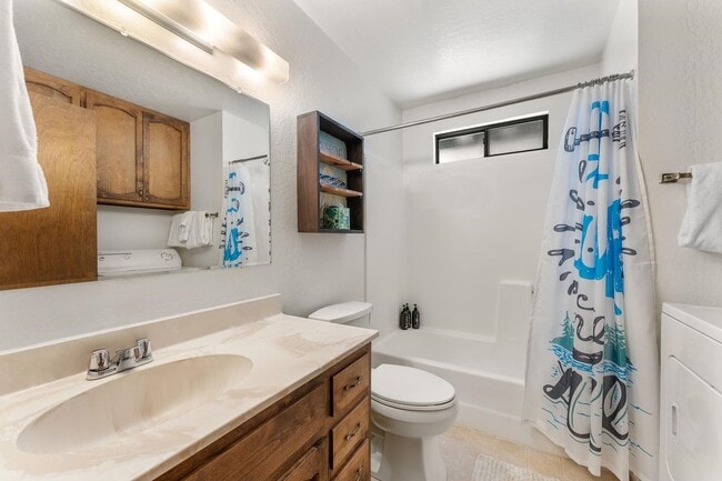 Building Photo - SKI LEASE: Ranch Home with Garage & Gas Fireplace!