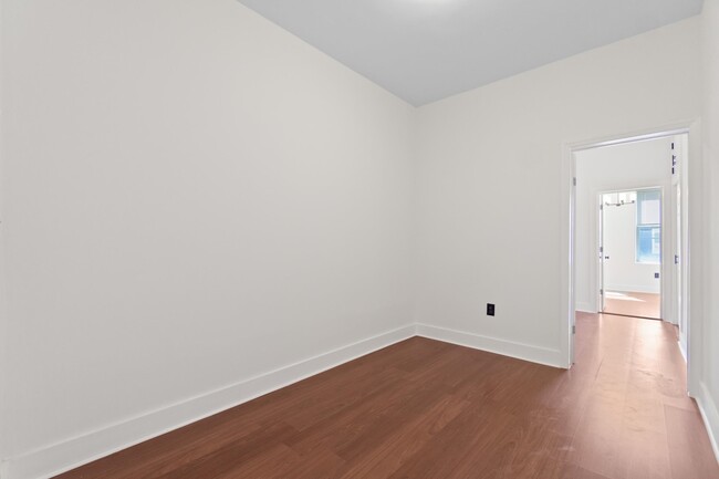 Building Photo - 310 28th St
