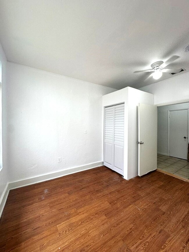 Building Photo - Huge 3 Bed House For Rent