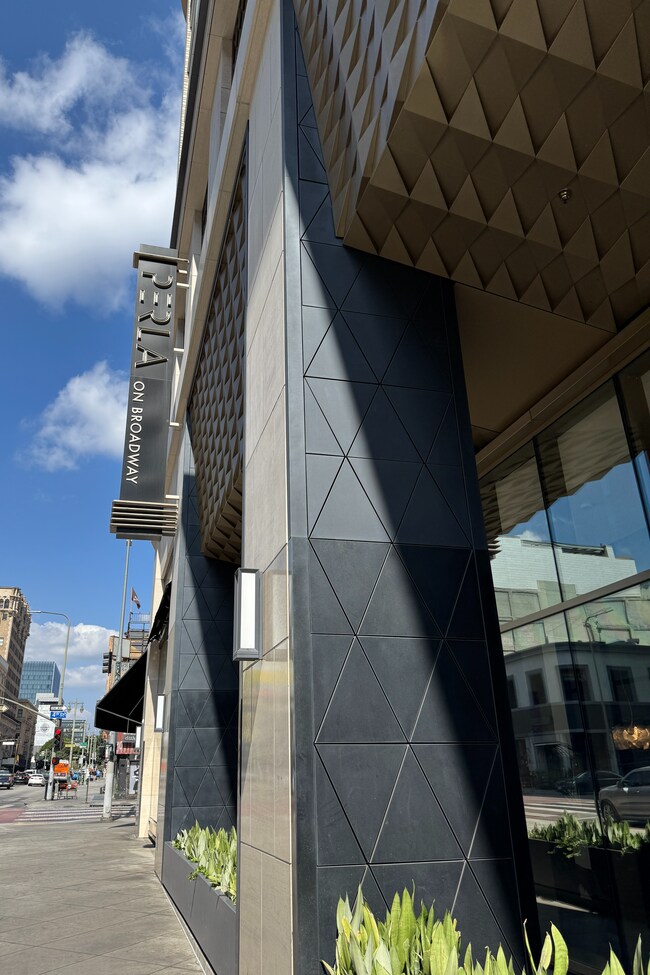 Building Photo - 400 S Broadway
