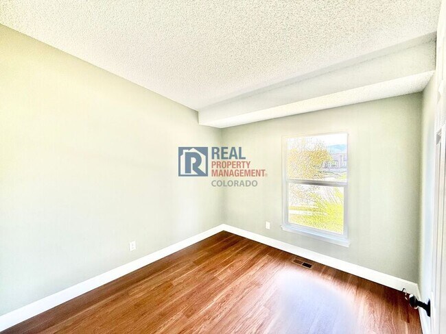 Building Photo - 3805 Smoke Tree Dr