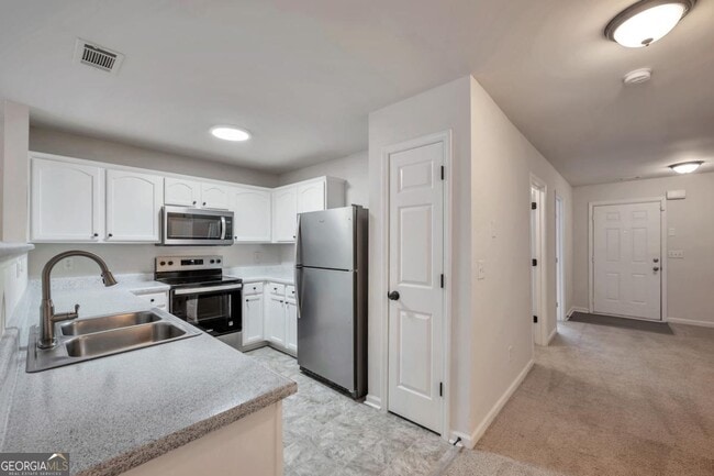 Building Photo - 6338 Hickory Ln Cir