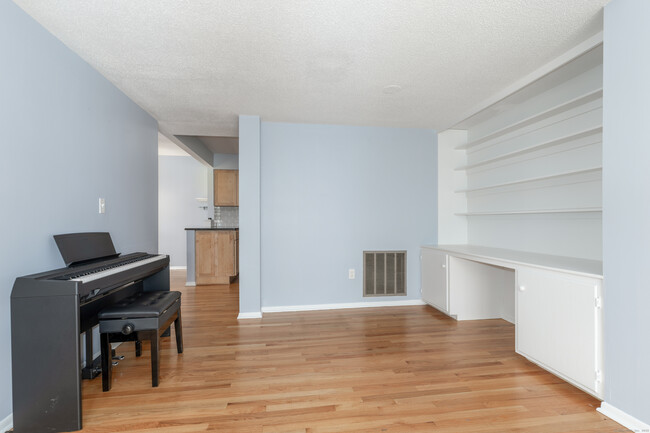 Building Photo - 20 Peddlers Dr