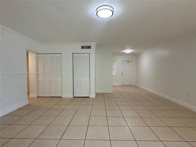 Building Photo - 2536 Van Buren St