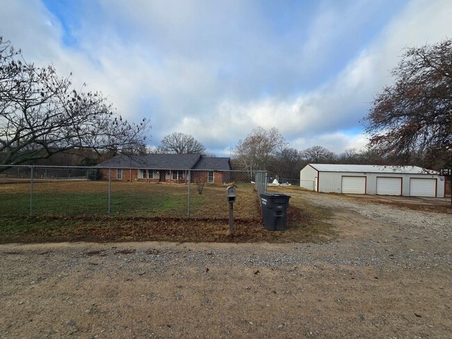 Building Photo - 4 bedroom 2 bath home in Seminole!