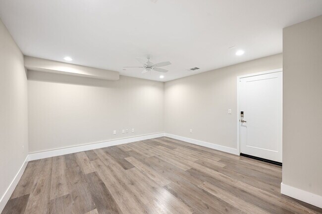 Building Photo - 4374 Paxton Pl