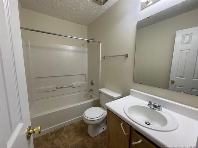 Building Photo - 2150 Skyview Dr