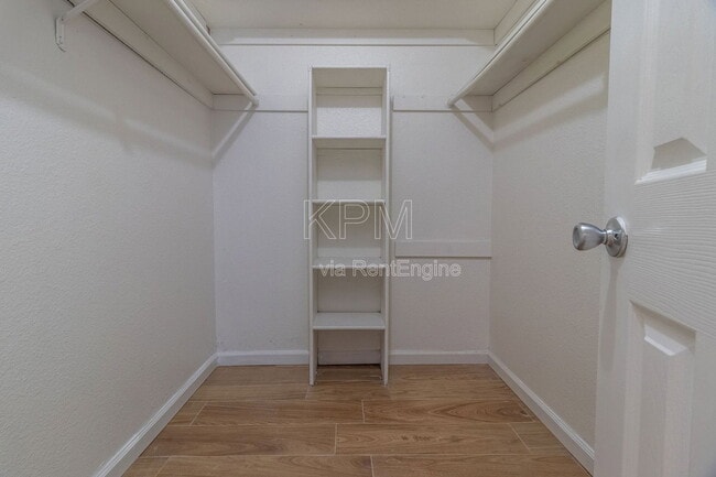 Building Photo - 7409 Village Green Dr